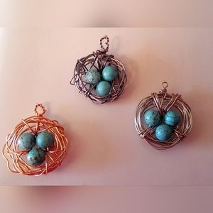 Robin birds nest necklace pendant. Wire